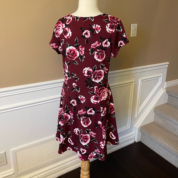 Floral fit and flare dress - Picture 4 of 11